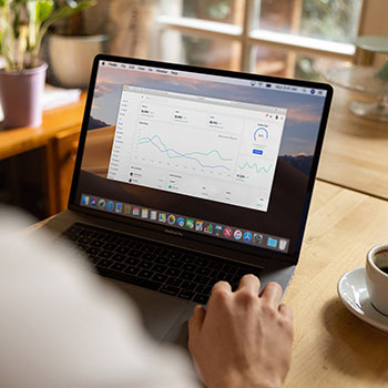 6连败夜炸锅！0分垫底，62岁穆帅怒堵裁判，欧冠神迹能否翻盘